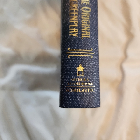 Fantastic Beasts and Where to Find Them book - Picture 7 of 15